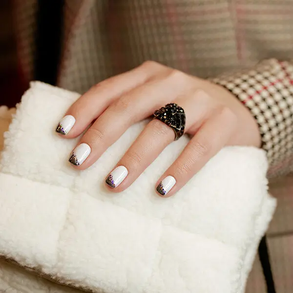 Jasny manicure hybrydowy