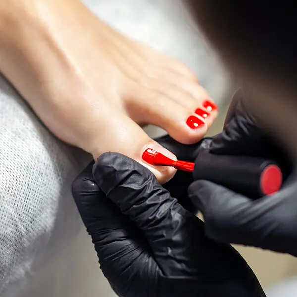 Pedicure fast klasyczny podczas malowania