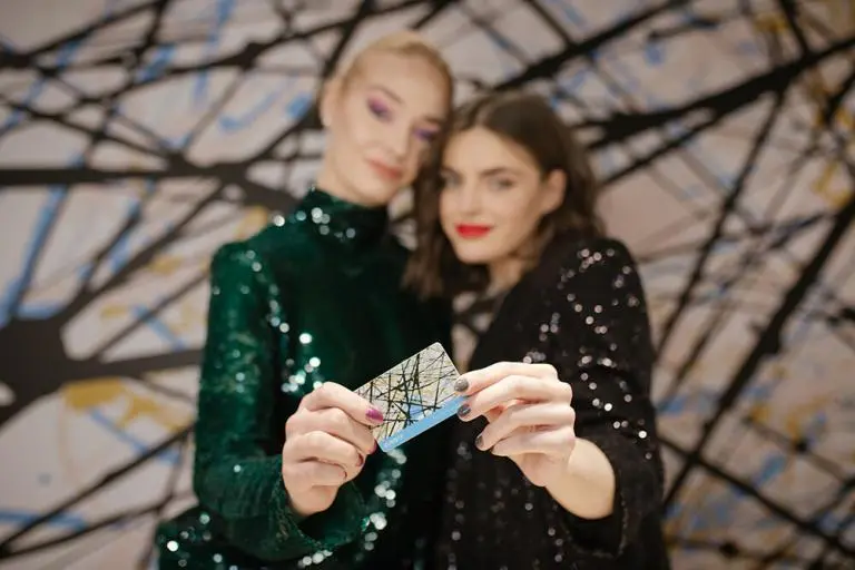 Karta Eyebar jako pomysł na prezent